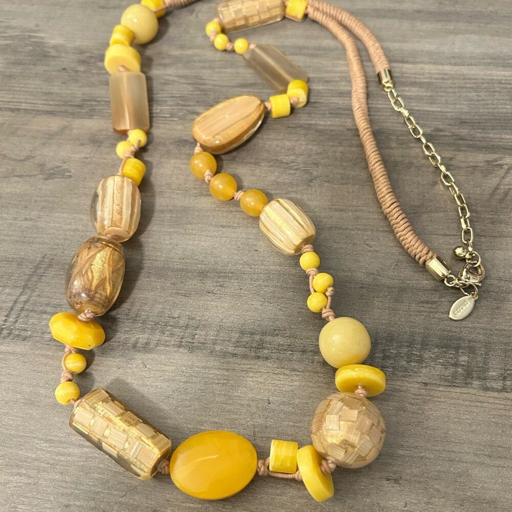Chico’s Long statement Piece Necklace #H09. Yellow tan Chunky beads